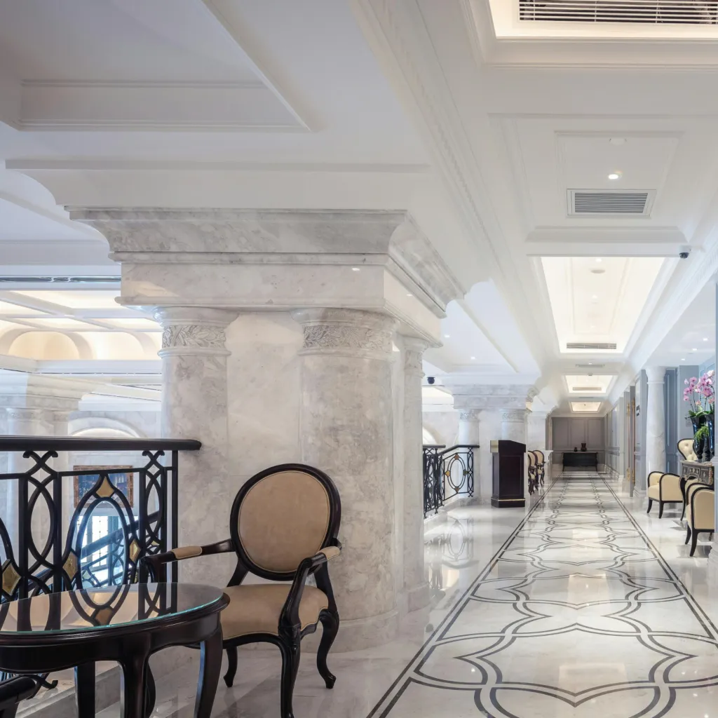 Lobby d’hôtel en marbre