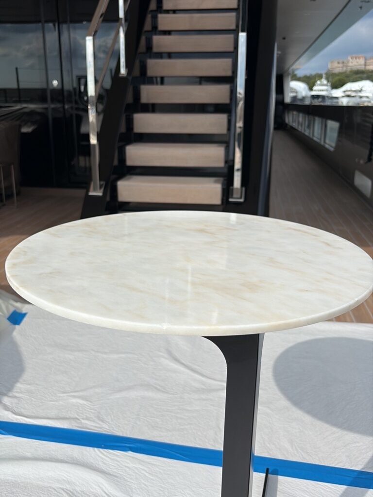 Table en marbre pendant la cristallisation