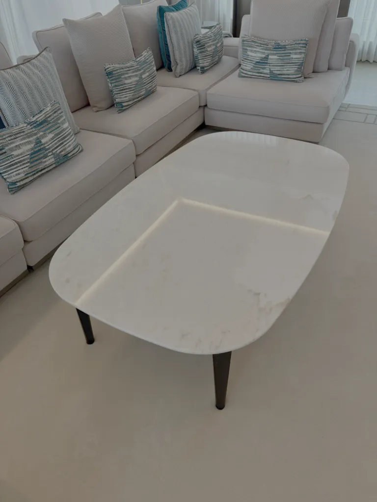 Plateau de table en marbre poli